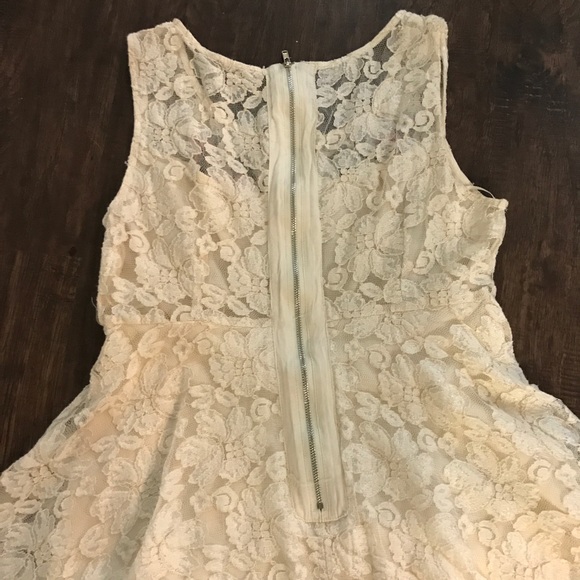 PEACH | White Lace Embroidered Dress | Size M - Picture 5 of 6